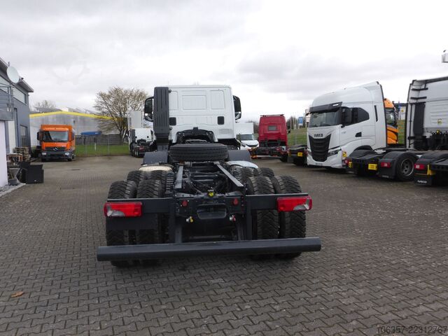 LKW-Fahrgestell IVECO T-Way AD410T54B 8X4 Radstand.4250mm Betonmischer