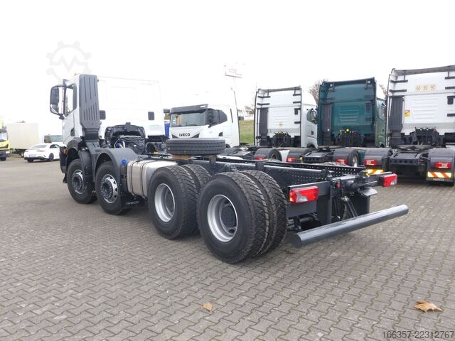 LKW-Fahrgestell IVECO T-Way AD410T54B 8X4 Radstand.4250mm Betonmischer