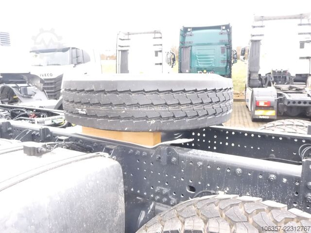 LKW-Fahrgestell IVECO T-Way AD410T54B 8X4 Radstand.4250mm Betonmischer