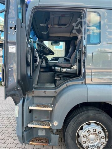 Truck chassis MAN TGS 26.400 6x2 Plane mit Hebebühne