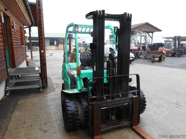 Gabelstapler Mitsubishi FD30 Triplex + Zwillingsreifen