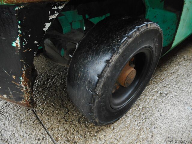 Gabelstapler Mitsubishi FD30 Triplex + Zwillingsreifen