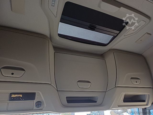 Standard tractor unit IVECO S-WAY AS440S51T/P