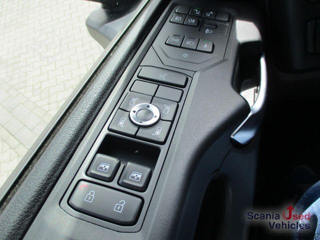Standard tractor unit Scania R 460 A4x2EB / Navi / Standklima