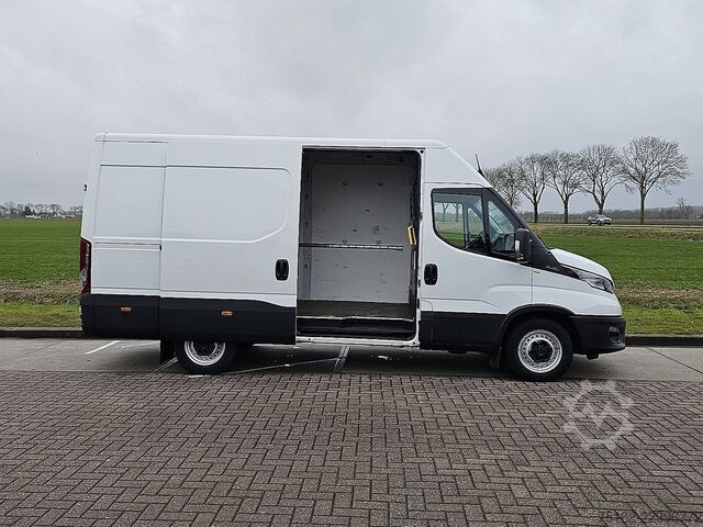 High-roof van IVECO DAILY 35S14 L2H2 Airco Euro6