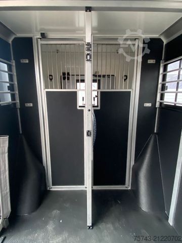 Viehtransporter RENAULT Master STX 3 Sitzer  Haras AUTOM. NEW MODEL 2025