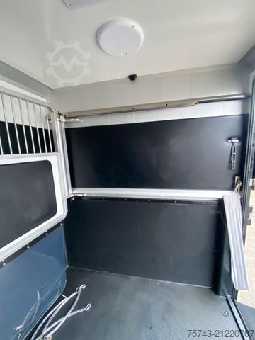 Viehtransporter RENAULT MASTER STX NEW MODELL  2025 5 Sitzer Haras ex. L