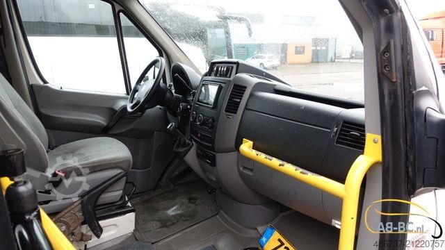Minibus VOLKSWAGEN Crafter 2.5 TDI 23-Sitze
