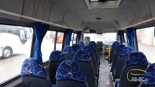 Minibus VOLKSWAGEN Crafter 2.5 TDI 23-Sitze