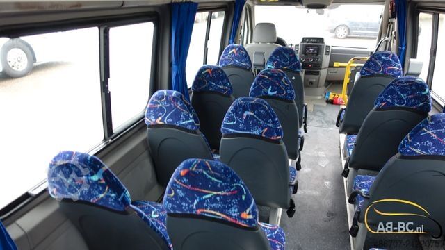 Minibus VOLKSWAGEN Crafter 2.5 TDI 23-Sitze