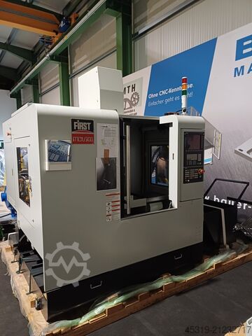 Vertikales Bearbeitungszentrum First MCV 300