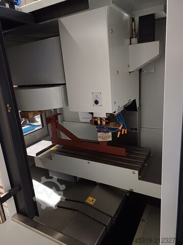 Vertikales Bearbeitungszentrum First MCV 300