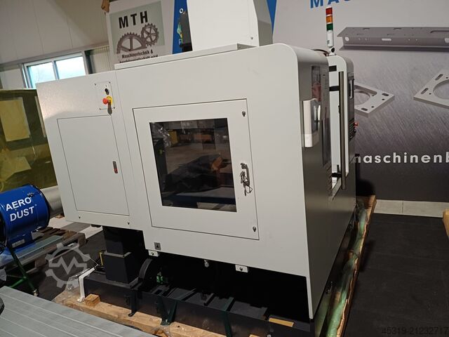 Vertikales Bearbeitungszentrum First MCV 300