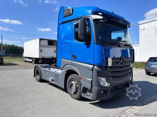 Standard tractor unit MERCEDES-BENZ Actros 5  MB 1842 Retarder 2 Tanks