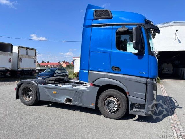 Standard tractor unit MERCEDES-BENZ Actros 5  MB 1842 Retarder 2 Tanks