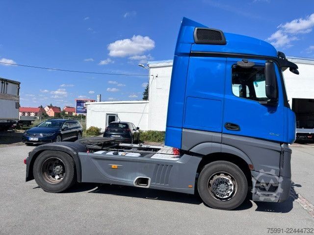 Standard tractor unit MERCEDES-BENZ Actros 5  MB 1842 Retarder 2 Tanks