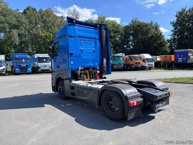 Standard tractor unit MERCEDES-BENZ Actros 5  MB 1842 Retarder 2 Tanks