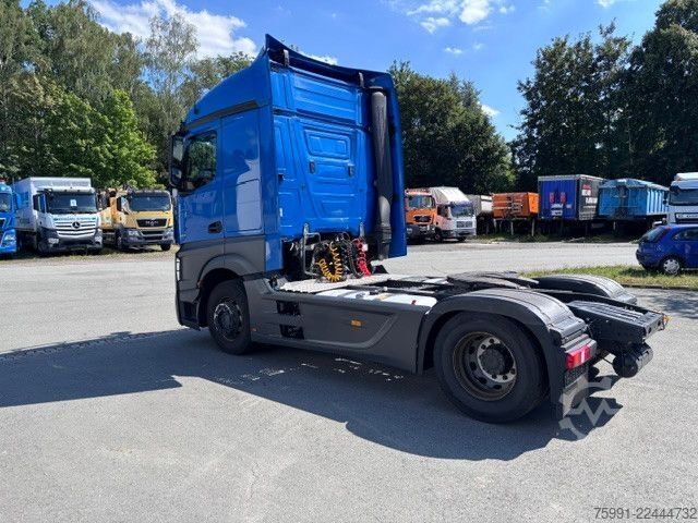 Standard tractor unit MERCEDES-BENZ Actros 5  MB 1842 Retarder 2 Tanks