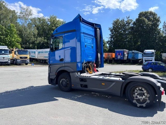 Standard tractor unit MERCEDES-BENZ Actros 5  MB 1842 Retarder 2 Tanks