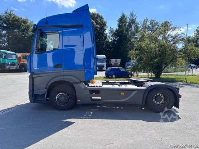 Standard tractor unit MERCEDES-BENZ Actros 5  MB 1842 Retarder 2 Tanks