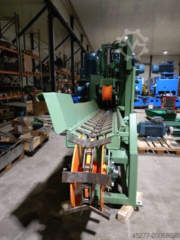Sawmachine with chipper heads Veisto OY HewSaw R200