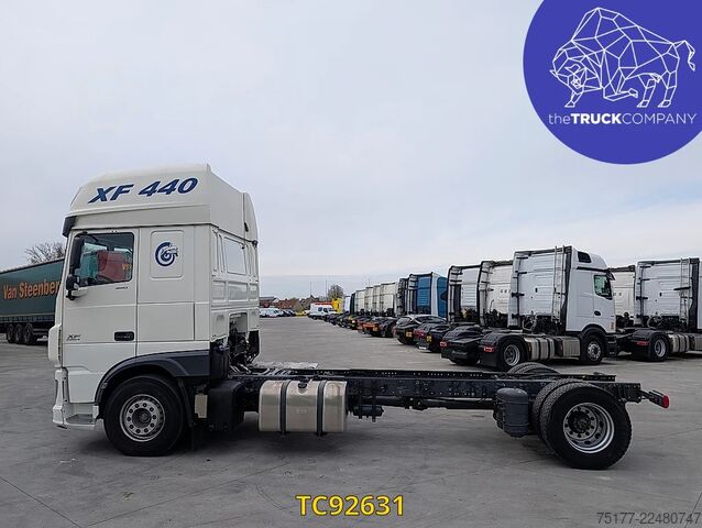Chassis with cab DAF XF 450