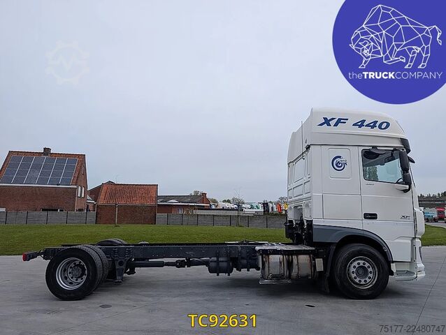 Chassis with cab DAF XF 450