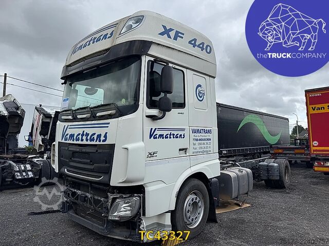 Chassis with cab DAF XF 440