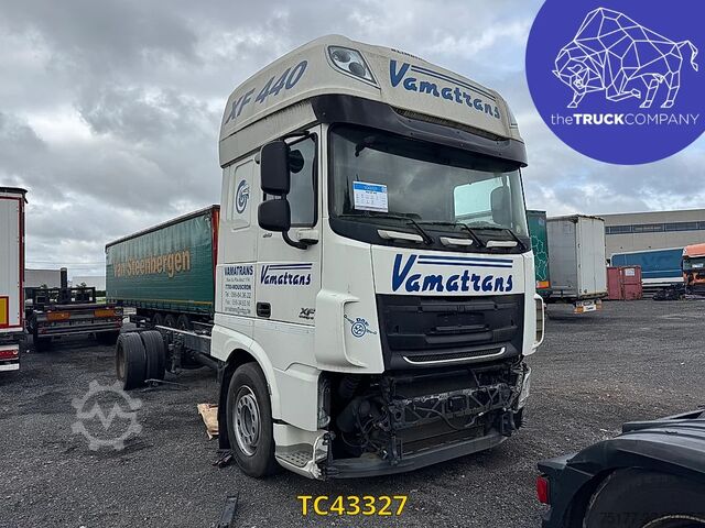 Chassis with cab DAF XF 440