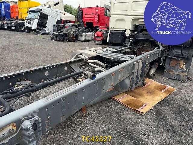 Chassis with cab DAF XF 440