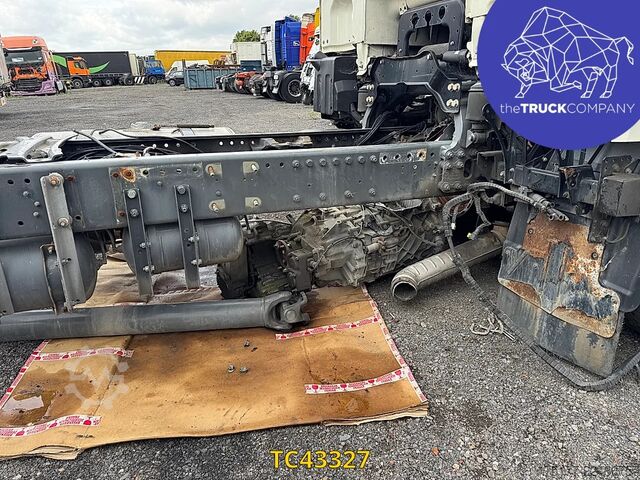 Chassis with cab DAF XF 440