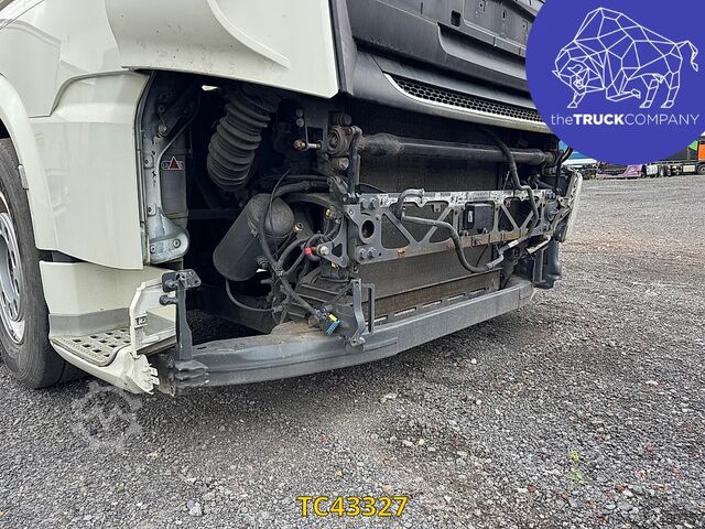 Chassis with cab DAF XF 440