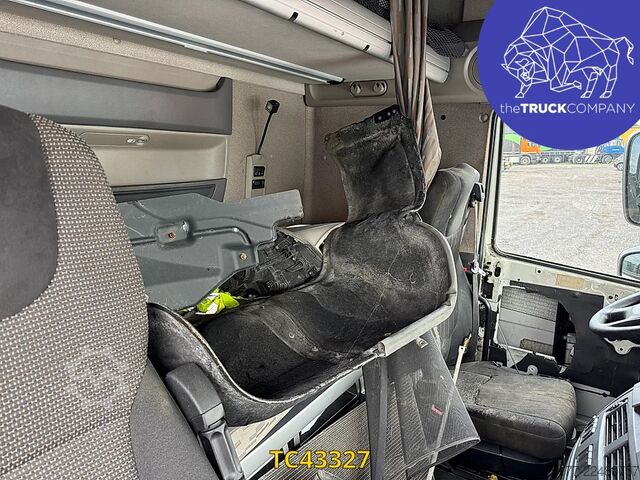 Chassis with cab DAF XF 440