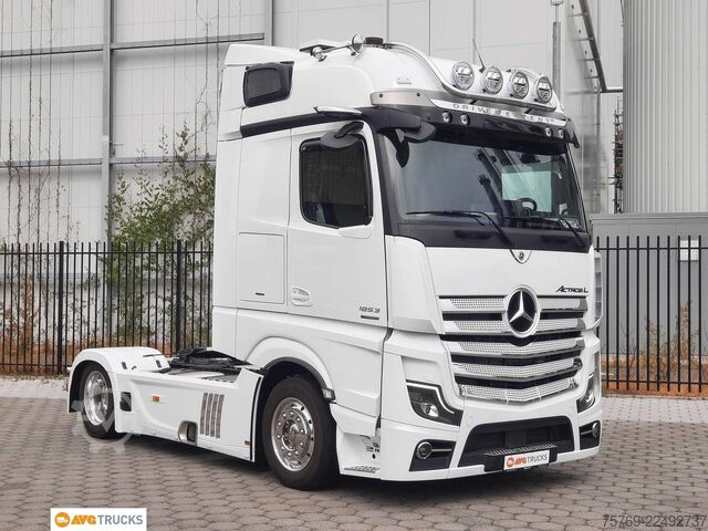 Volumen SZM MERCEDES-BENZ 1853 LS ACTROS L Hubsattelkupplung Leder Alu