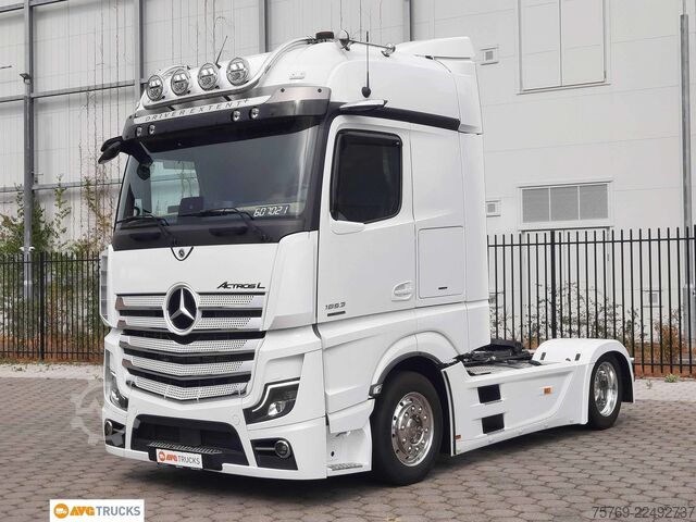 Volumen SZM MERCEDES-BENZ 1853 LS ACTROS L Hubsattelkupplung Leder Alu