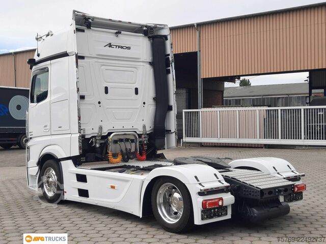 Volumen SZM MERCEDES-BENZ 1853 LS ACTROS L Hubsattelkupplung Leder Alu