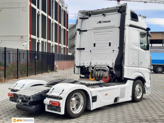 Volumen SZM MERCEDES-BENZ 1853 LS ACTROS L Hubsattelkupplung Leder Alu