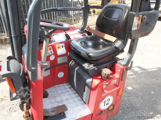 Gabelstapler MOFFETT M 4 25.3/ 880 Std. ALLRAD !!