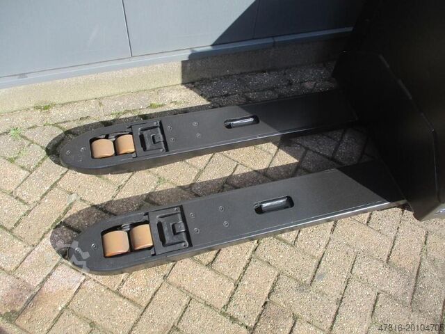 Pallet truck TOYOTA LPE 200