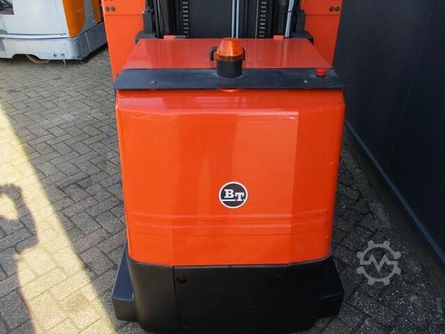 High lifting order picker BT OME 100M