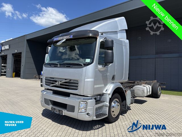 Chassis with cab Volvo FE 320 4x2 Bladvering + Trekhaak