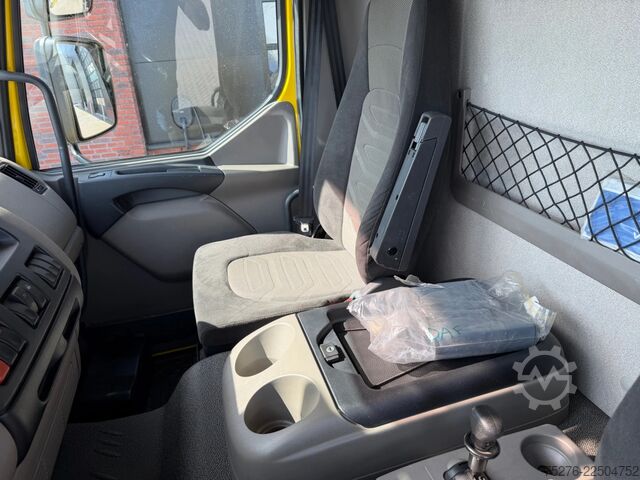 Car carrier van DAF LF 45 Machinetransporter Hydraulic ramps 48.000 km