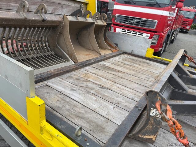 Car carrier van DAF LF 45 Machinetransporter Hydraulic ramps 48.000 km
