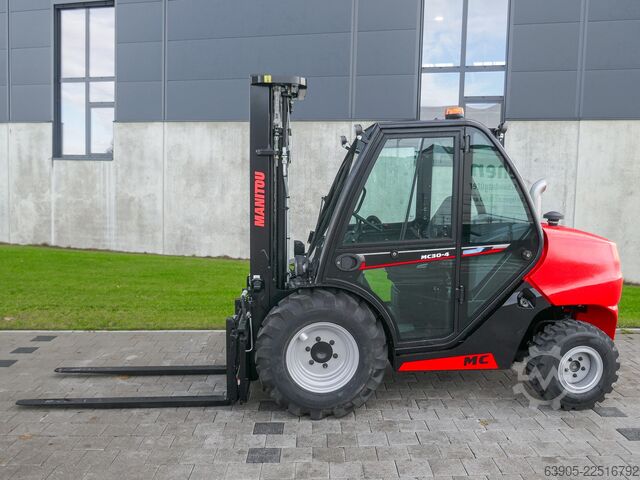 All-terrain forklift Manitou MC 30-4