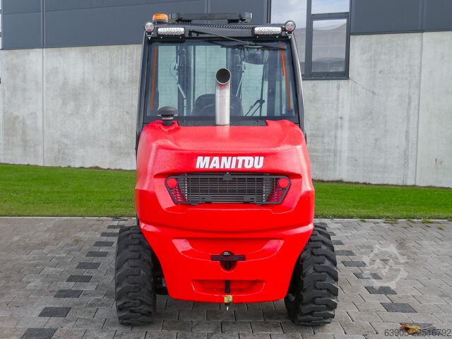 All-terrain forklift Manitou MC 30-4