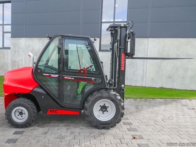 All-terrain forklift Manitou MC 30-4