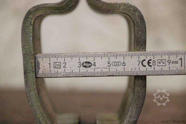 Suspension clamp Helm 8091  110/85/H150 mm