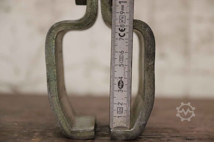 Suspension clamp Helm 8091  110/85/H150 mm