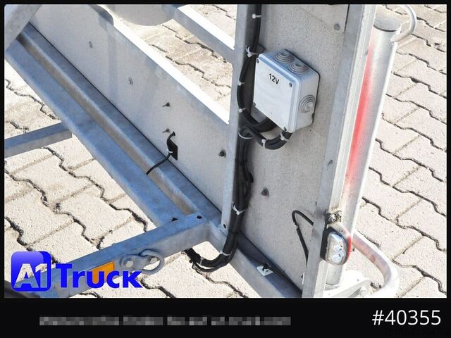 Trailer HUMBAUR Nissen B2/10 Absperrtafel Verkehrsleittafel Warntafel