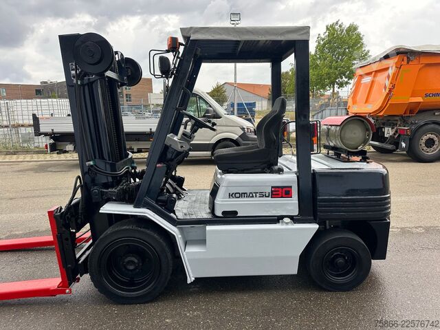 Frontstapler KOMATSU FG 30 DT 11 Seitenschieber Zinkenverstellung